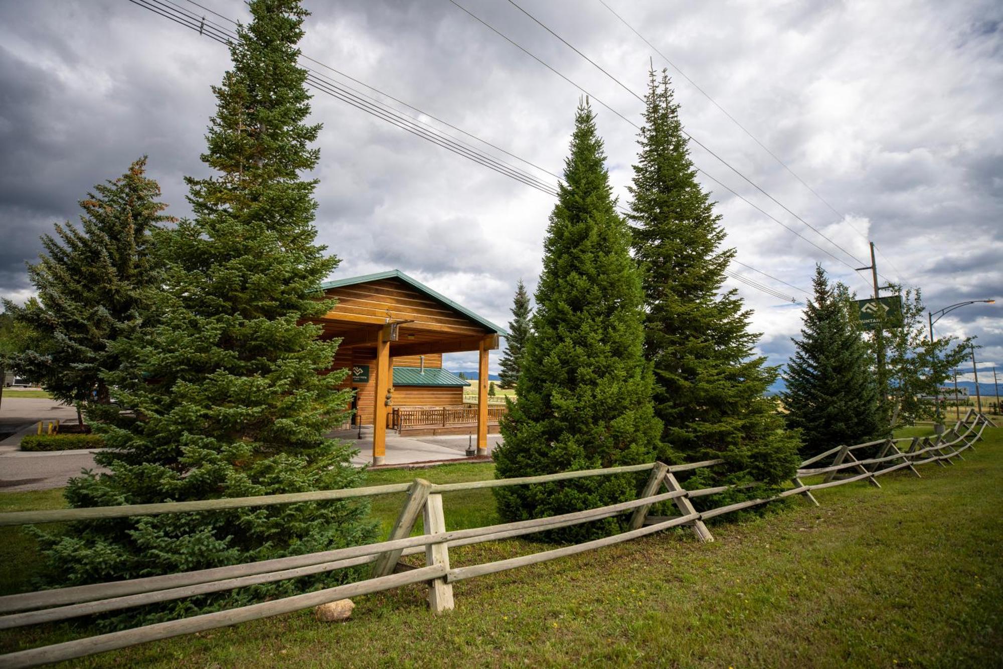 Mountain Vista Hotel Вест-Йеллоустоун Екстер'єр фото